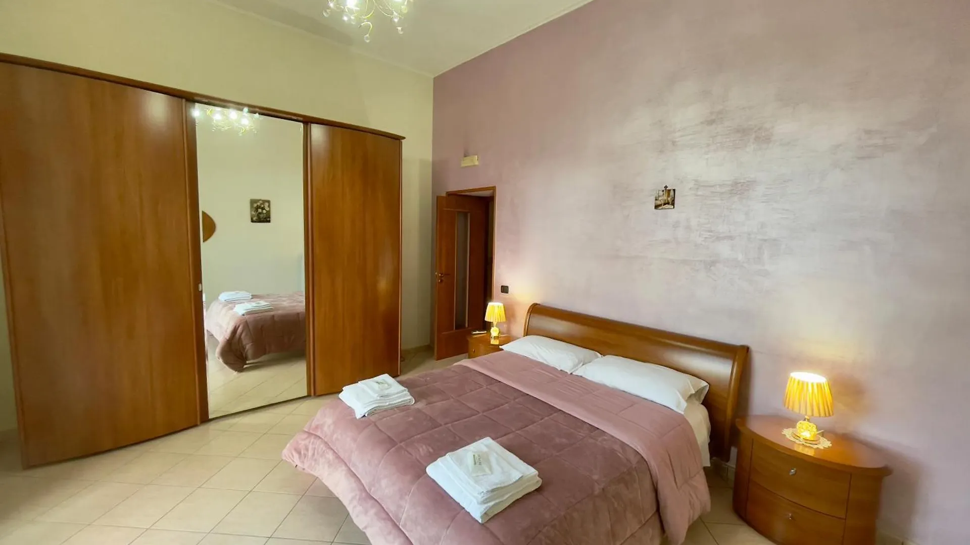 Free Wi-Fi- Vista Mare E Vesuvio-Casa Laura Lejlighed Napoli 0*,  Italien