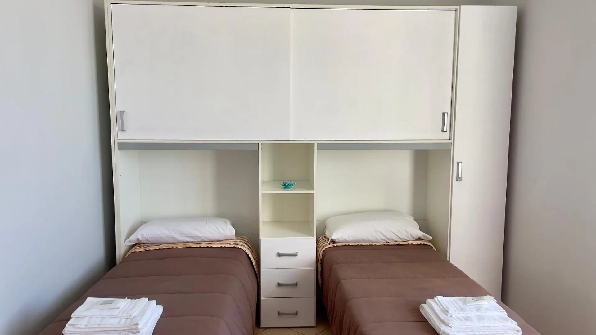 Free Wi-Fi- Vista Mare E Vesuvio-Casa Laura Apartment Naples 0*,  Italy